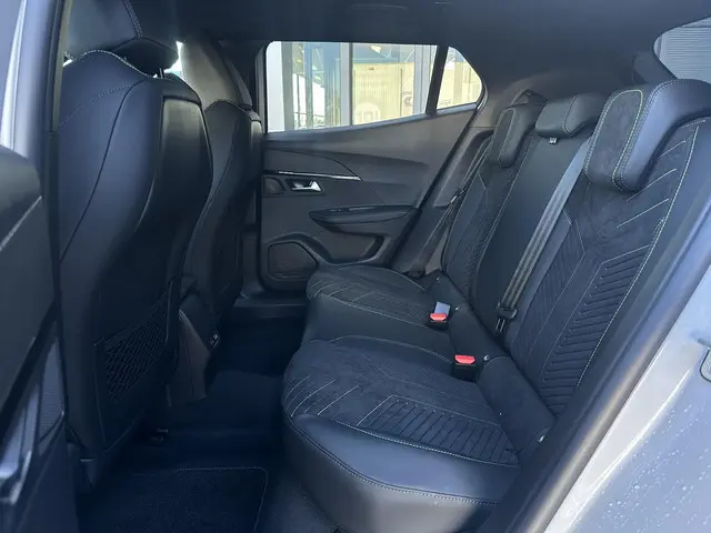 Peugeot 2008 1.2 Hybrid 145 GT 2026 Hybride Benzine 12