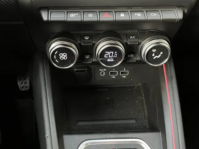 Renault Clio 1.3 TCe R.S. Line 2020 Benzine 13