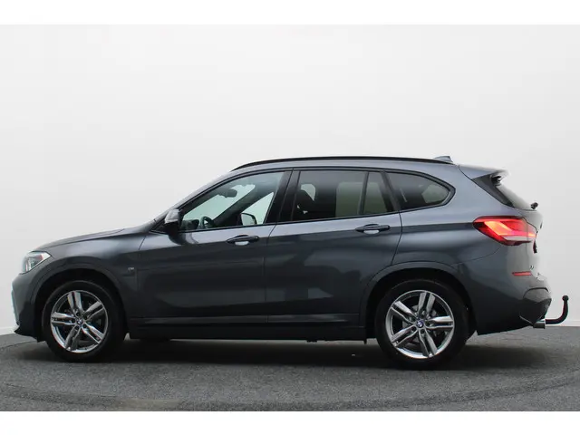 BMW X1 sDrive18i High Executive 2021 Benzine 16