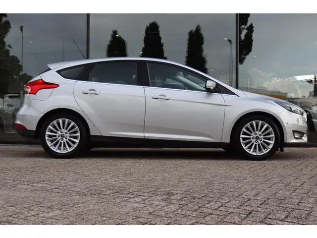 Ford Focus 1.0 TITANIUM ED. 2015 Benzine 5