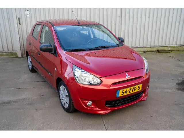 Mitsubishi Space Star 1.0 Inform 2013 Benzine 2