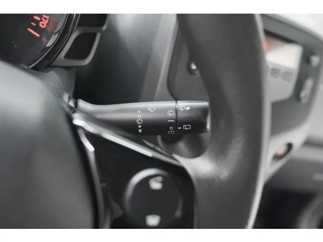 Peugeot 108 1.0 e-VTi Active 2021 Benzine 31