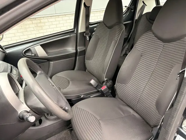 Peugeot 107 1.0 Active Airco 2013 Benzine 8