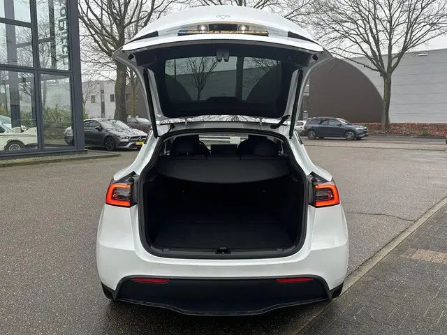 Tesla Model Y Long Rang AWD 2023 Elektrisch 3