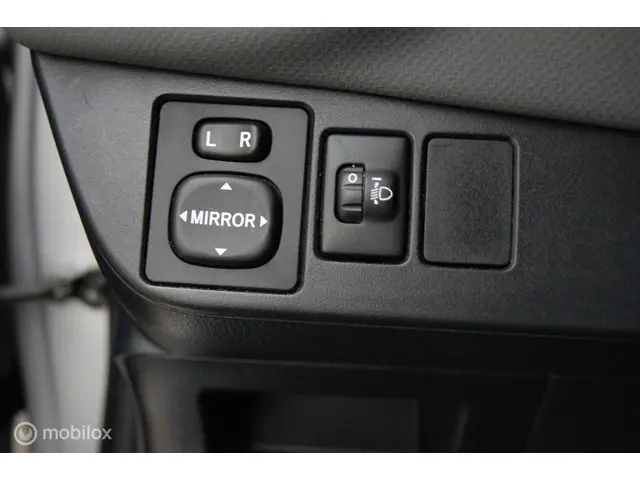 Toyota Yaris 1.5 Hybrid Trend 2016 Hybride Benzine 12