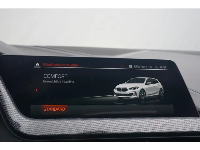 BMW 1 Serie 5-deurs M135i xDrive 2025 Benzine 36