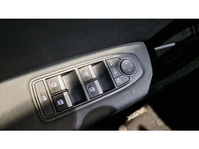 Mitsubishi ASX 1.6 PHEV AT Instyle 2024 Hybride Benzine 26