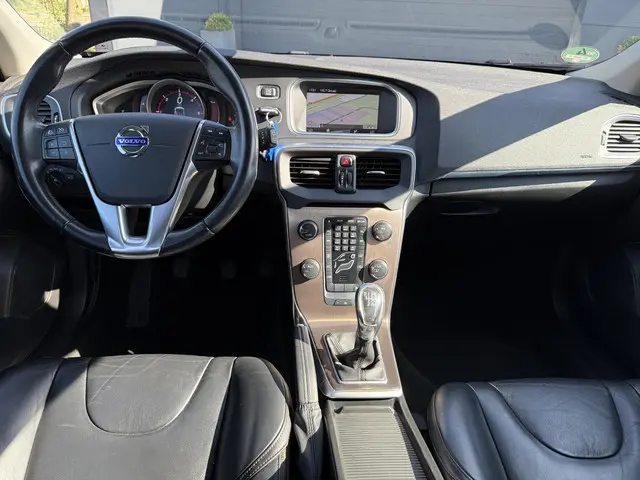 Volvo V40 Cross Country 1.6 D2 Summum 2013 Diesel 10