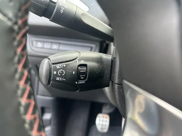 Peugeot 2008 1.2 Turbo 110 PK GT-line 2017 Benzine 34