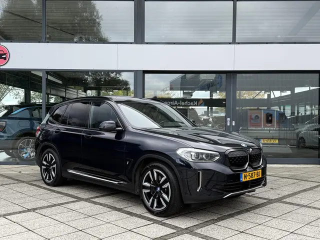 BMW iX3 2