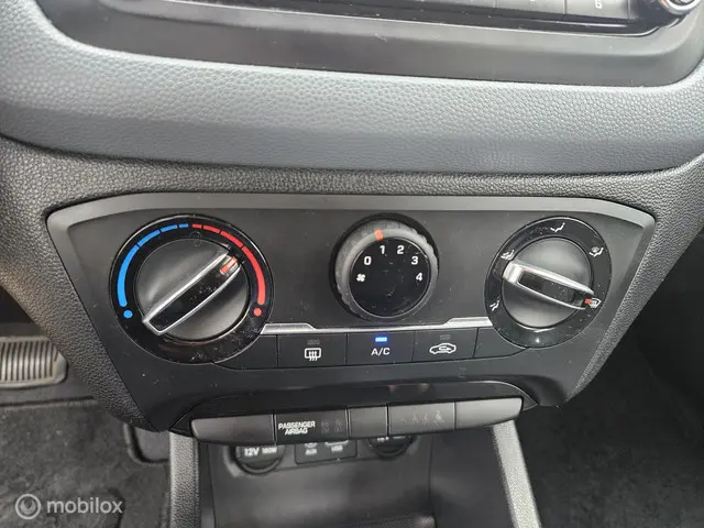 Hyundai i20 1.4i i-Vision 2015 Benzine 19