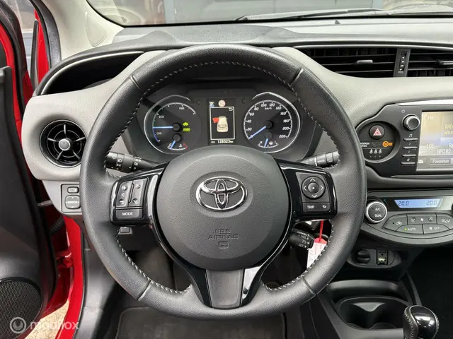 Toyota Yaris 1.5 Hybrid Aspiration 2017 Hybride Benzine 9