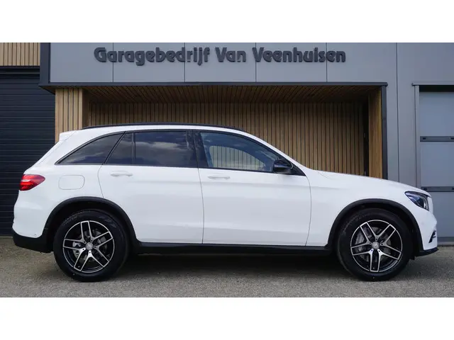 Mercedes-Benz GLC 250 211pk 4MATIC AMG-Line 2015 Benzine 3