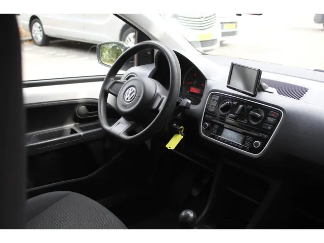 Volkswagen up! 1.0 take up! | Airco | APK | 2013 Benzine 12