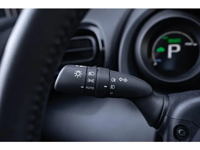 Toyota Yaris 1.5 Hybrid 115 Comfort 2022 Hybride Benzine 35