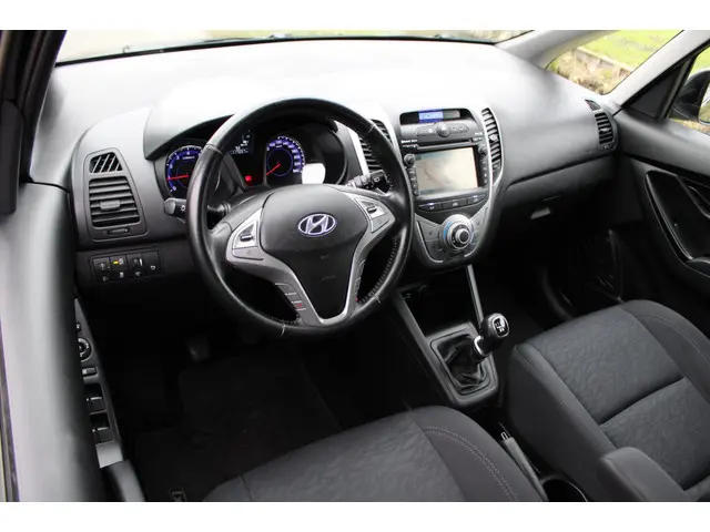 Hyundai ix20 1.4i i-Magine met Navigatie 2013 Benzine 9