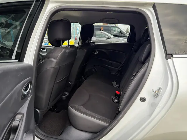 Renault Clio Estate 0.9 TCe Limited 2019 Benzine 13