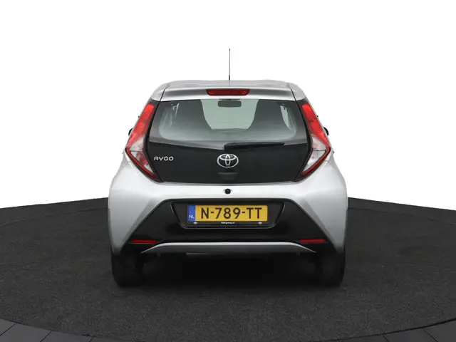 Toyota Aygo 1.0 VVT-i x-play 2022 Benzine 49