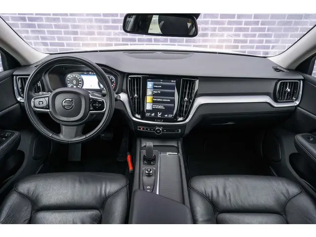 Volvo V60 2.0 B3 Momentum Advantage 2020 Benzine 8