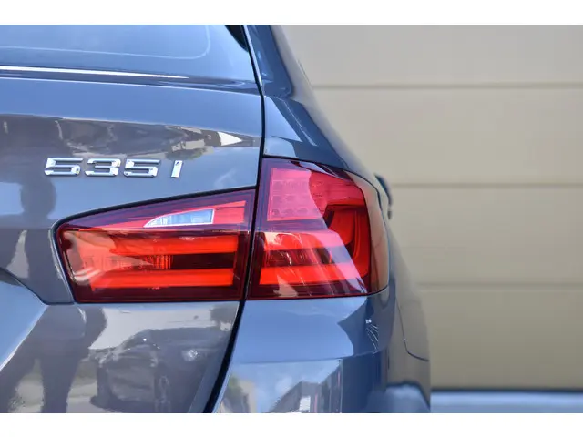 BMW 5 Serie Touring 535i High Executive 2012 Benzine 9