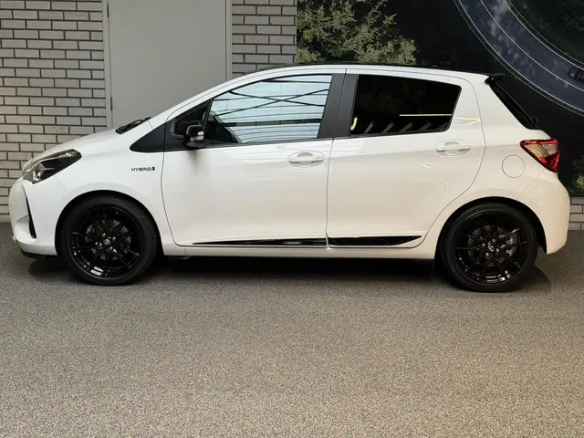 Toyota Yaris 1.5 Hybrid GR-Sport 2020 Hybride Benzine 2