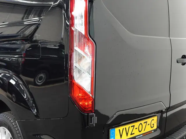 Ford Transit Custom 300 2.0 TDCI L2H1 Limited 2023 Diesel 9