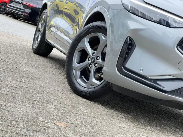 Ford Kuga 2.5 FHEV ST-Line 2024 Hybride Benzine 6