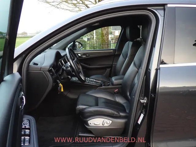 Porsche Macan 2.0 2017 Benzine 8