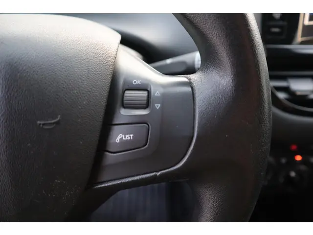 Peugeot 208 1.0 VTi Blue Lease 2013 Benzine 21