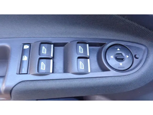 Ford C-MAX 1.5 Titanium 2016 Benzine 8