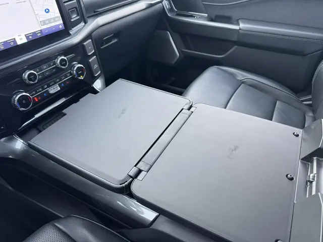 Ford F-150 USA 5.0 V8 SuperCrew Lariat 2024 Benzine 24