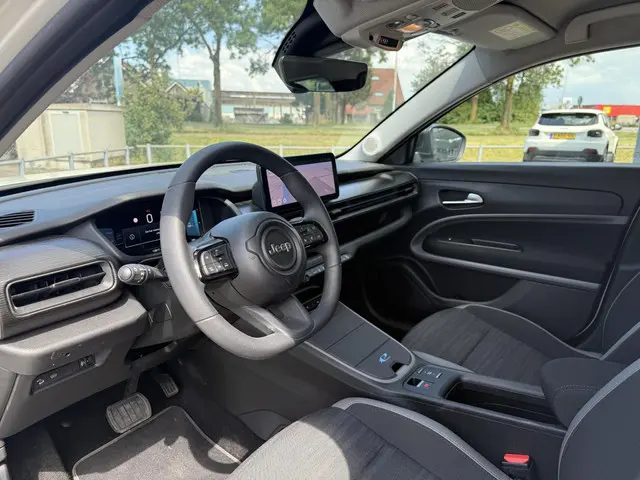 Jeep Avenger Longitude 54 kWh Aut. 2024 Elektrisch 10