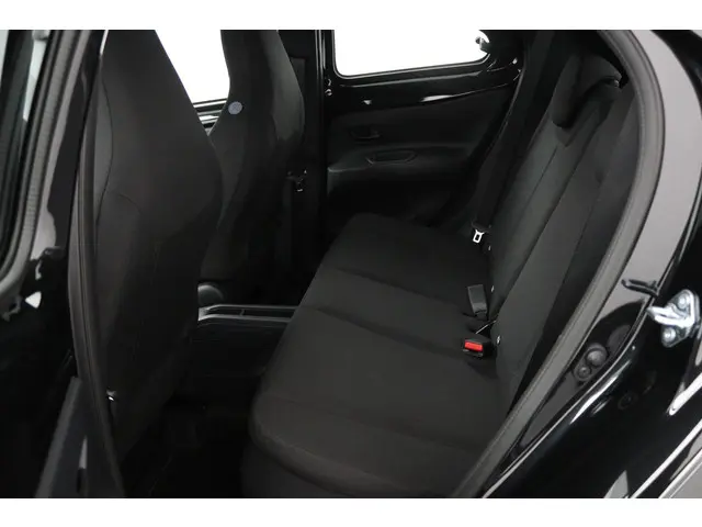 Toyota Aygo X Hybrid 115 play 2026 Hybride Benzine 16