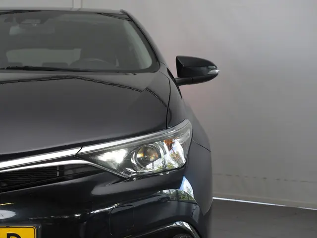 Toyota Auris 1.8 Hybrid Dynamic 2017 Hybride Benzine 16