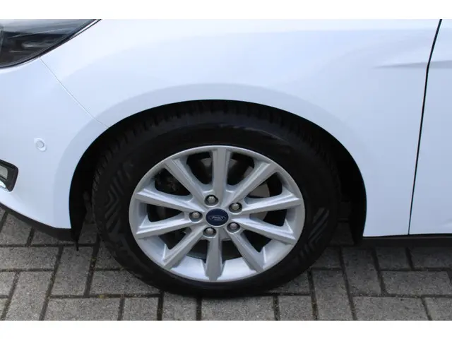 Ford Focus Wagon 1.0 EcoBoost Titanium 2018 Benzine 30