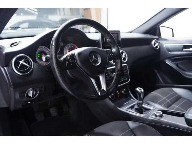 Mercedes-Benz A-Klasse 180 Prestige 2015 Benzine 31