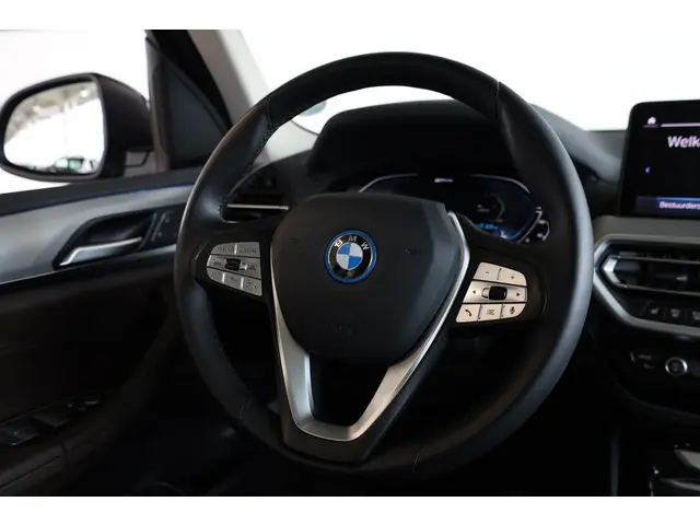 BMW X3 xDrive30e 2023 Hybride Benzine 12