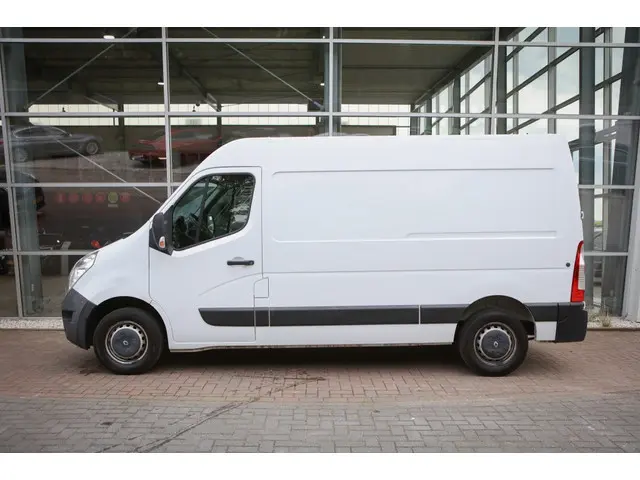 Renault Master T35 2.3 dCi L2H3 En. 2018 Diesel 19