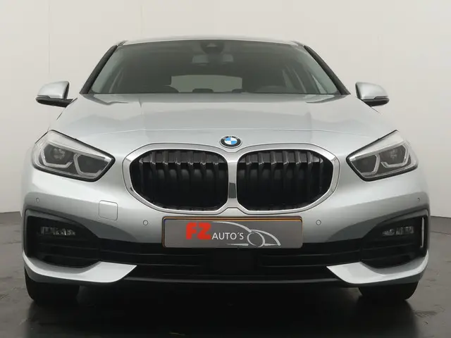 BMW 1 Serie 118i Executive Edition 2021 Benzine 8