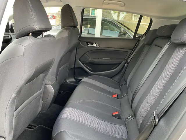 Peugeot 308 1.2T 130pk Tech Edition 2018 Benzine 21