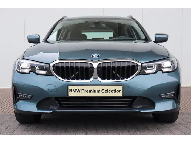 BMW 3 Serie Touring 318i Executive Edition 2020 Benzine 2