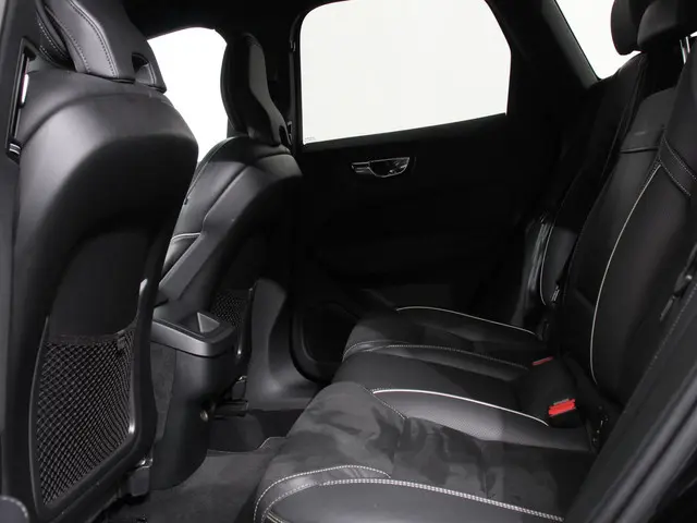 Volvo XC60 2.0 T5 R-Design Automaat 2019 Benzine 32