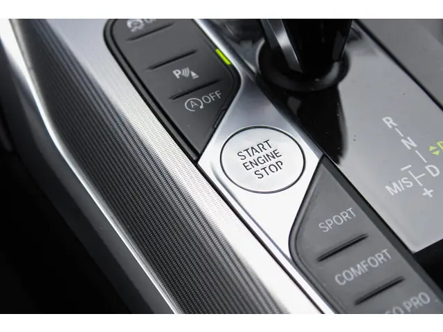 BMW 3 Serie 330i High Executive Edition 2019 Benzine 23