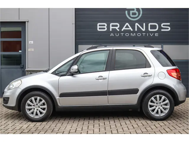 Suzuki SX4 1.6 Executive 2012 Benzine 5