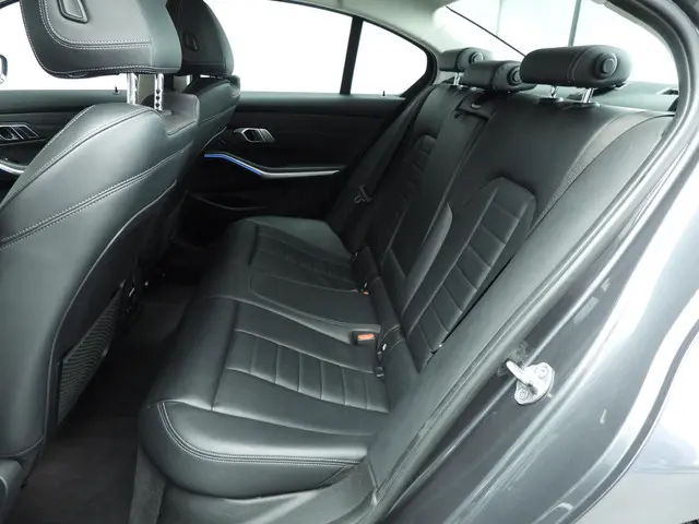 BMW 3 Serie Sedan 330e 2019 Hybride Benzine 9