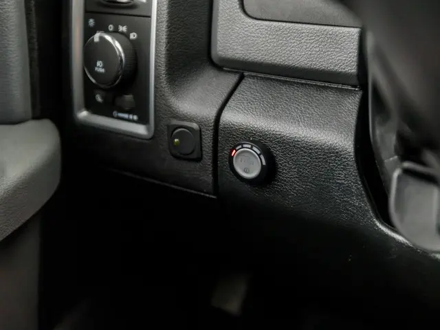 Dodge Ram 1500 5.7V8 Crew Cab 5'7 2016 LPG/Gas 24