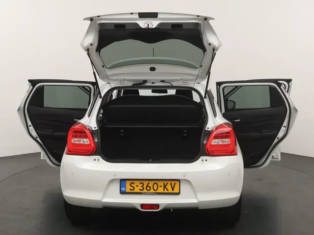 Suzuki Swift 1.2 Style Smart Hybrid 2023 Benzine 21