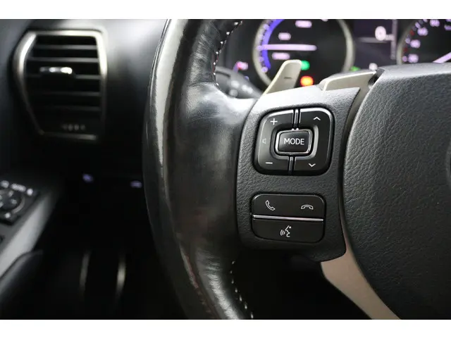 Lexus NX 300h AWD Luxury Line 2018 Hybride Benzine 18