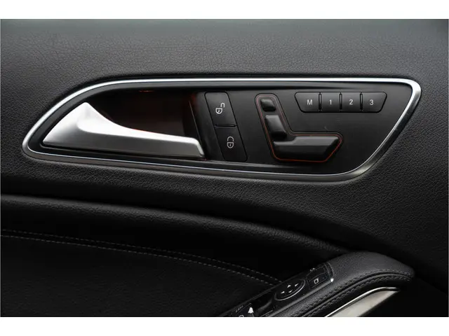 Mercedes-Benz GLA 200 CDI 4Matic AMG | 2014 Diesel 9