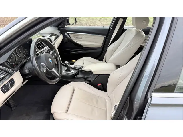 BMW 3 Serie Touring 330i xDrive M Sport 2015 Benzine 11